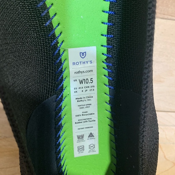 Black pointed Rothy’s - The Point. - Picture 2 of 4